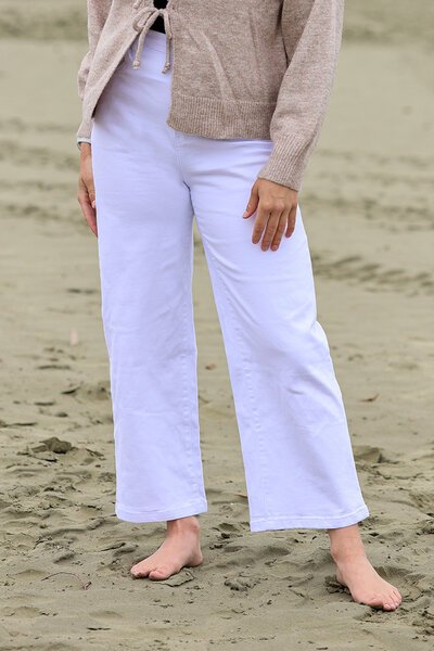 Wakee Cropped White Jean-hc-new-Hello Cyril.