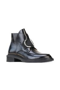 EOS Coine Boot