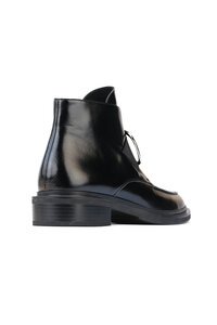 EOS Coine Boot