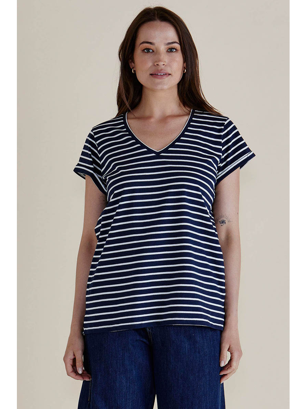 Betty Basics Ayla V-Neck Tee