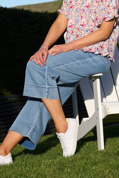 Memo Queen Crop Jeans-lives-Hello Cyril.