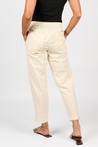 Vassalli Relaxed Contrast Stitching Ankle Grazer Pant 