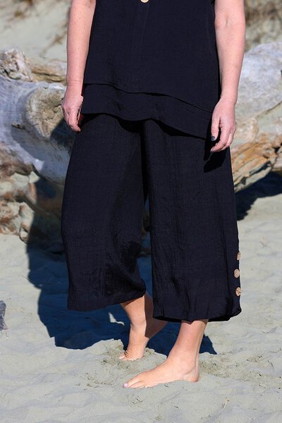 La Mode Side Button 3-4 Pant-lives-Hello Cyril.