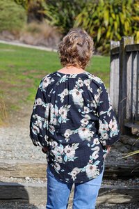 Glam Airlie Midnight Top