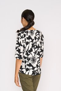 Foil Pintuck Scoop Hem Top