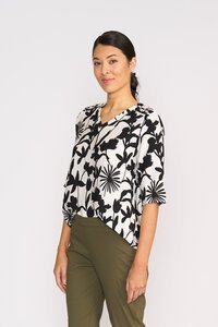 Foil Pintuck Scoop Hem Top