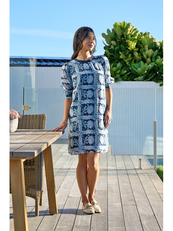 Memo Rib Neck Shirred Cuff Dress