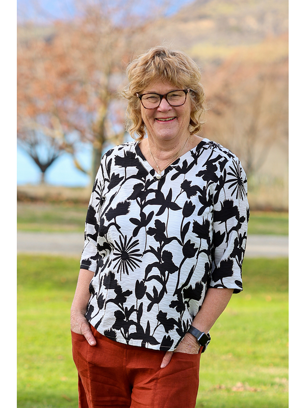 Foil Pintuck Scoop Hem Top