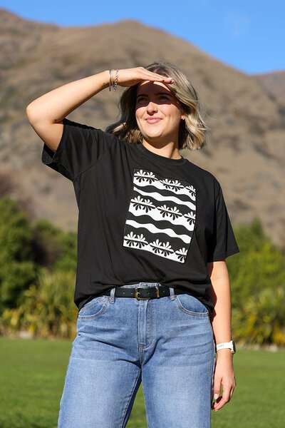 Elm Casa Tee-shop-by-label-Hello Cyril.