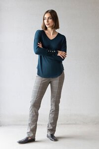 Vassalli Veni Merino V Neck Button Cuff Top