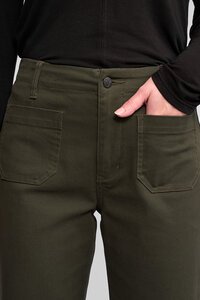 Vassalli Daily Straight Leg Ankle Grazer Jean