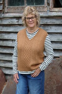 Memo Cable Knit Vest