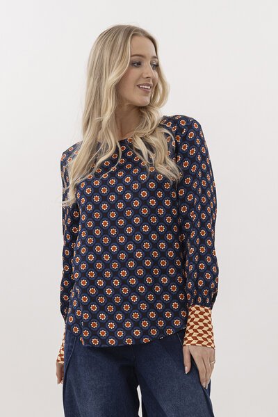 Mi Moso Finley Top-hc-new-Hello Cyril.