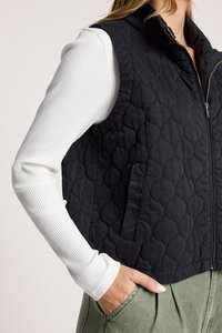 Eb & Ive Sansi Quilted Crop Vest