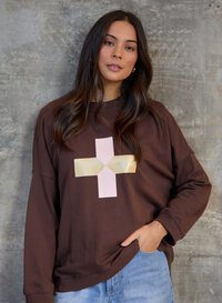 Stella + Gemma Newport Chocolate Blush Cross Sweat