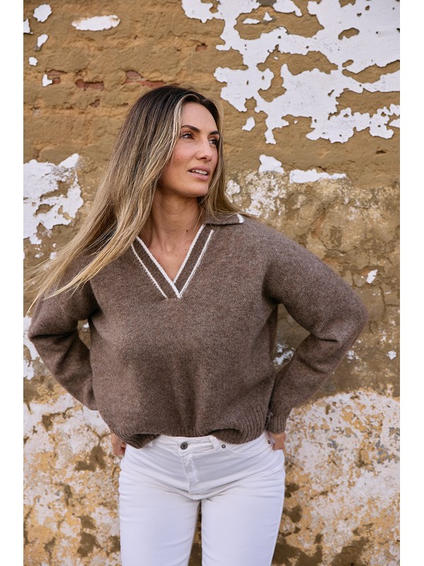 Worthier Darcy Subtle Contrast Neckline Jumper 