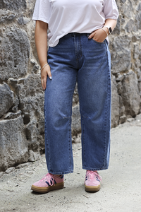 Wakee Harper Barrel Leg Jean