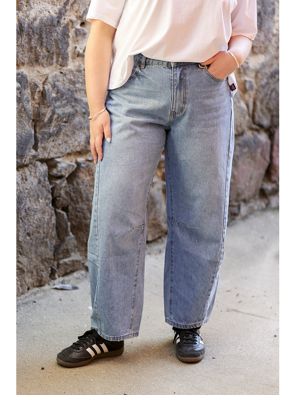 Wakee Harper Barrel Leg Jean