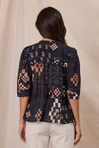 Design Nation Stash Top