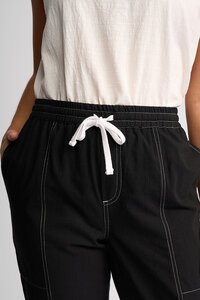 Vassalli Tone Relaxed Contrast Stitching Ankle Grazer Pant 