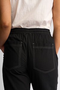 Vassalli Tone Relaxed Contrast Stitching Ankle Grazer Pant 