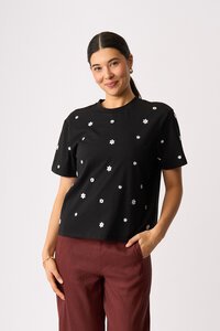 Memo Embroidered Fun Tshirt