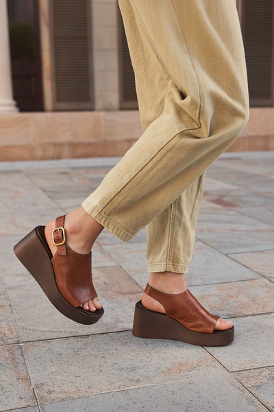 EOS Ariani Sandal-9.10.26-Hello Cyril.