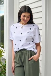 Memo Embroidered Fun Tshirt